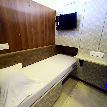 Bedspace- Capsule Ac Hotel 망갈로르 외부 사진